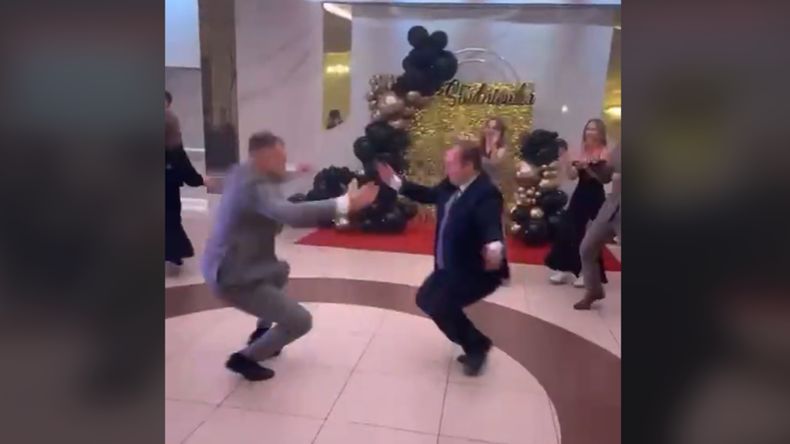 Nauczyciele zatańczyli kazaczoka. "Szacun"