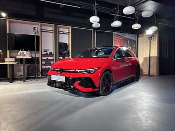 Wyprzedał się, zanim pojawił się na rynku. Jubileuszowi Golf GTI Edition 50 zawitał do Polski