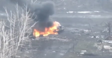 Bezpośrednie starcie dwóch czołgów. T-72 zrównany z ziemią
