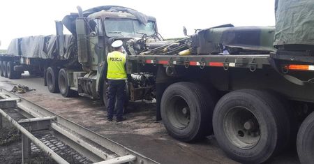 Amerykańskie ciężarówki wojskowe zderzyły się na A4
