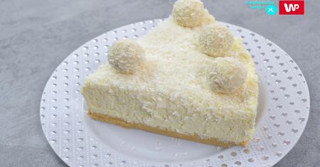 Inspiracja na sernik na zimno. Miłośnicy Raffaello będą zachwyceni