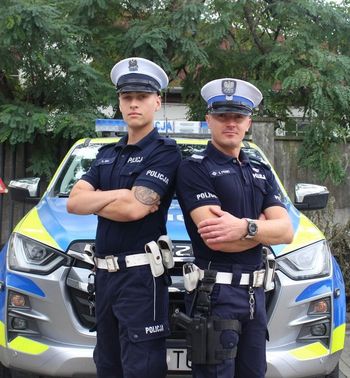 Tarnobrzeg: Policjanci pomogli kierującej, która "złapała kapcia"