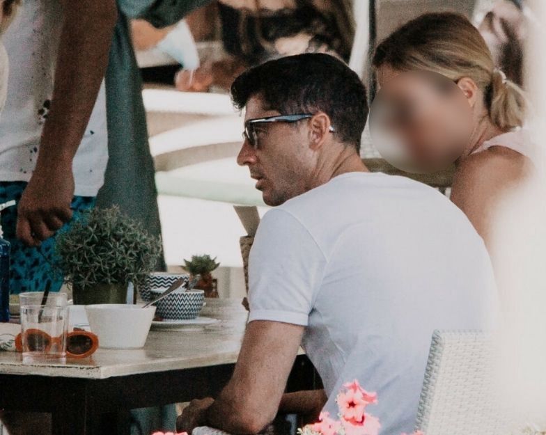 Anna i Robert Lewandowscy relaksują się w restauracji na Majorce