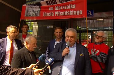 Stowarzyszenie Przyjaciół Republiki z ofertą ubezpieczeniową. 