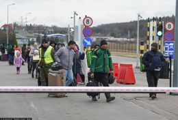 Sytuacja na przej?ciach granicznych polsko-ukrai?skich
Fot. Krzysztof Radzki/East News, Hrebenne. 27.02.2022. Inwazja rosyjska na Ukraine. Sytuacja na przejsciu granicznym w Hrebennem. Mieszkancy Ukrainy uciekaja do Polski z ogarnietego wojna kraju.
Krzysztof Radzki