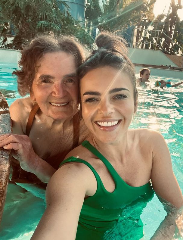 Edyta Herbuś z babcią