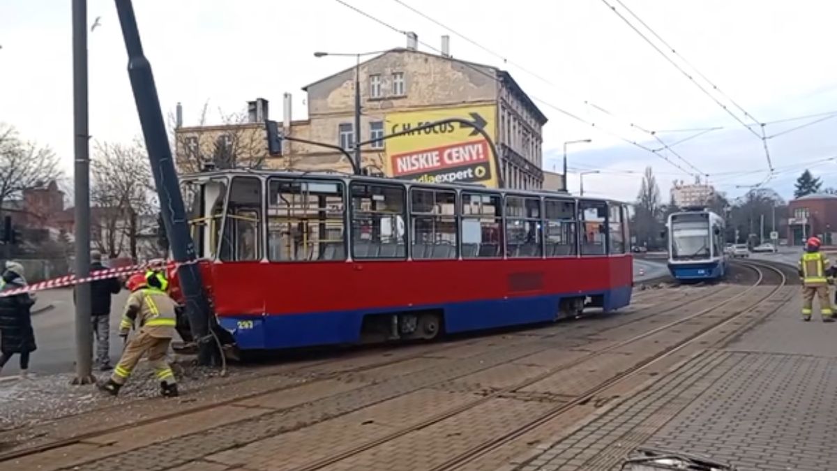 Trzy osoby ranne po wykolejeniu tramwaju w Bydgoszczy