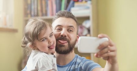 Dzieci w wieku 11-12 lat mogą uniknąć problemów behawioralnych, jeśli ojcowie zaangażują się w ich wychowanie