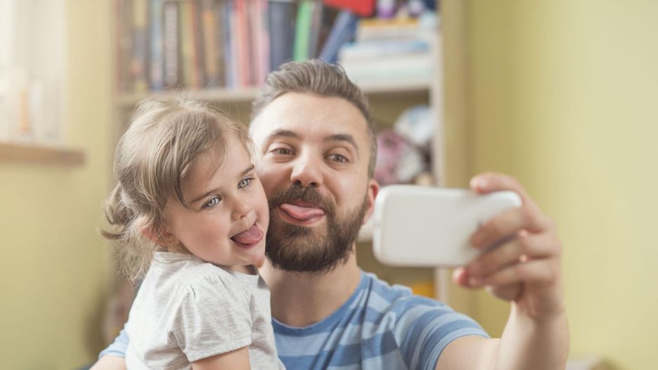 Dzieci w wieku 11-12 lat mogą uniknąć problemów behawioralnych, jeśli ojcowie zaangażują się w ich wychowanie 