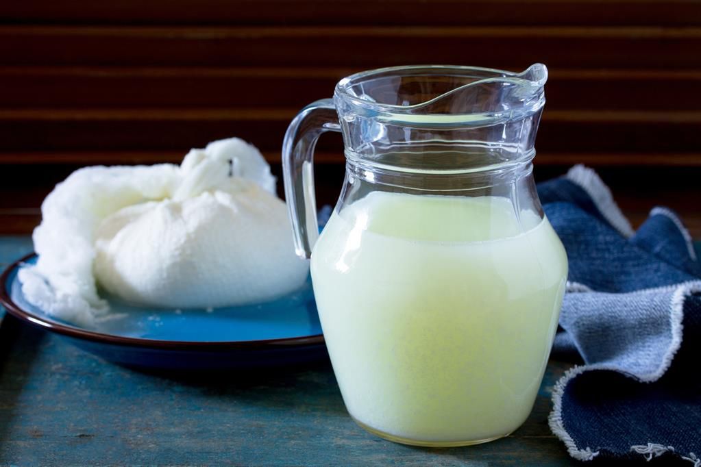 Objawami nietolerancji laktozy to najczęściej wzdęcia, biegunka, bóle brzucha, kolki, wymioty.