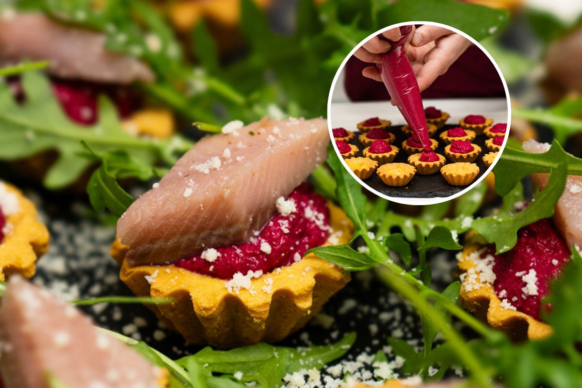 Tartaletki na słono. Z różowym kremem i śledzikiem zrobią furorę na sylwestrowym stole