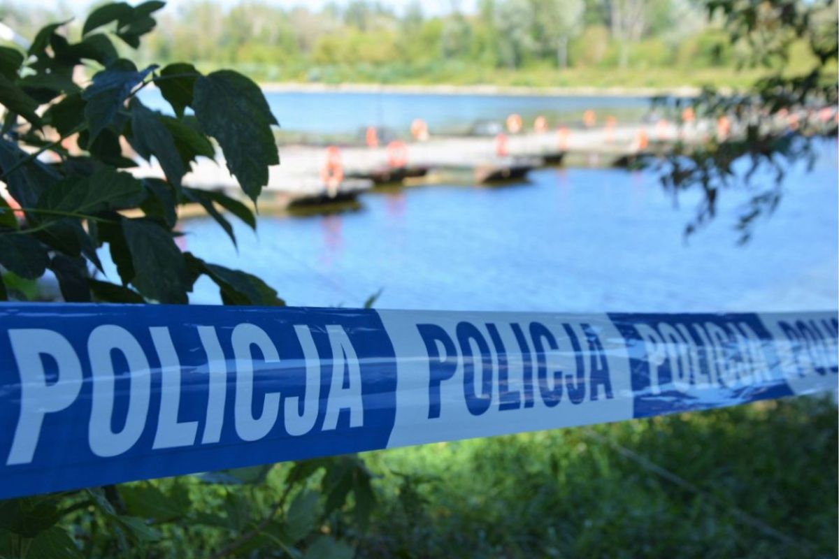 Alarm o świcie. Ciało dryfowało w wodzie. Makabryczne odkrycie na Mazurach