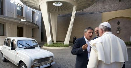 1984 Renault 4 – nowy papamobile?