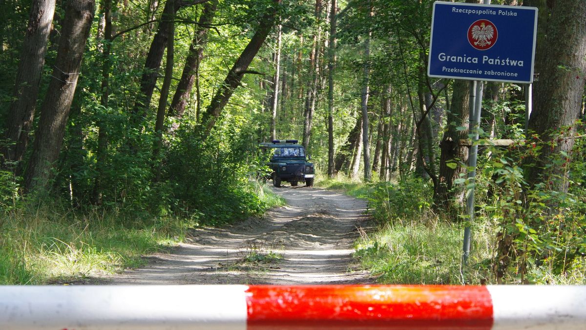 Pomorskie MaBa
PHOTO: ZOFIA I MAREK BAZAK / EAST NEWS Wojewodztwo pomorskie Krynica Morska - Piaski granica Panstwa pomiedzy Rzeczpospolita Polska i Federacja Rosyjska, zewnetrzana granica Unii Europejskiej  - szlaban graniczny i samochod polskiej strazy granicznej
ZOFIA BAZAK