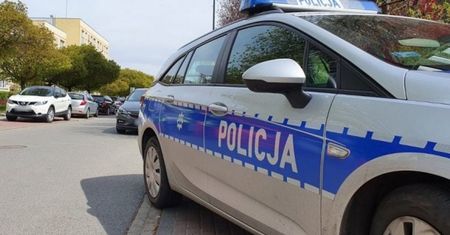 Niecodzienne sceny w Kołobrzegu. Małżeństwo Niemców wpadło pod koparkę