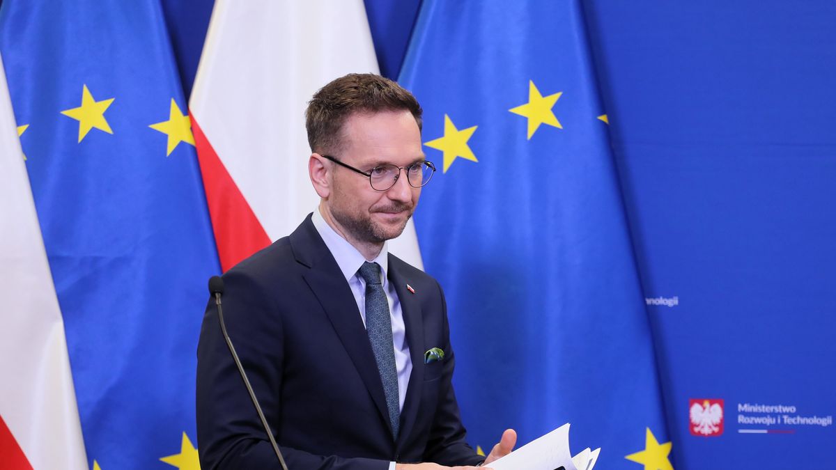 Warszawa, 13.06.2022. Minister rozwoju i technologii Waldemar Buda podczas konferencji prasowej na temat wsparcia polskich eksporterów, 13 bm. w siedzibie resortu rozwoju i technologii w Warszawie. (jm) PAP/Paweł Supernak