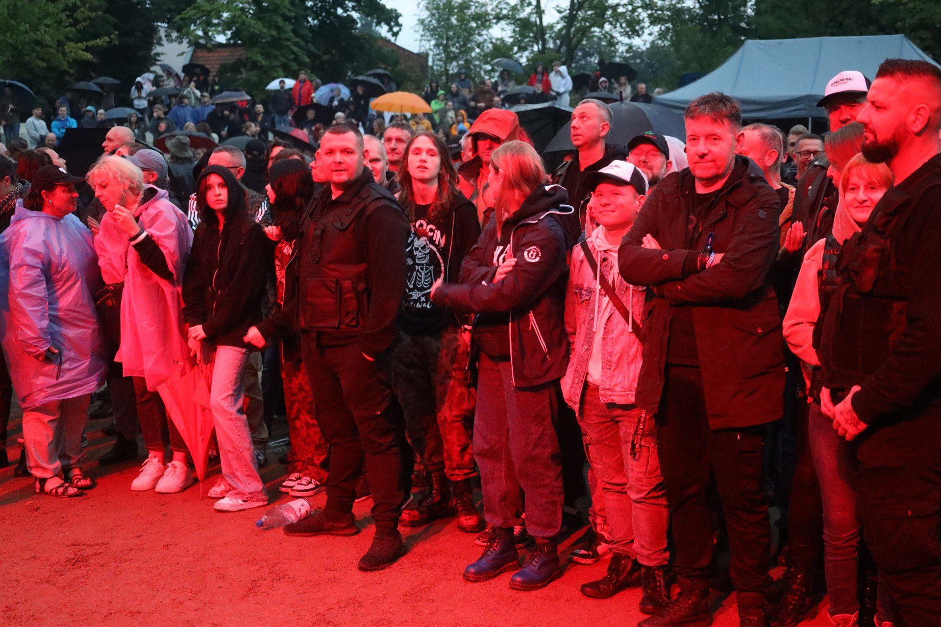Razem z Piotrem Banachem wystąpili: Renata Przemyk, Grabaż, Wojciech Waglewski oraz zespół Kolaboranci.