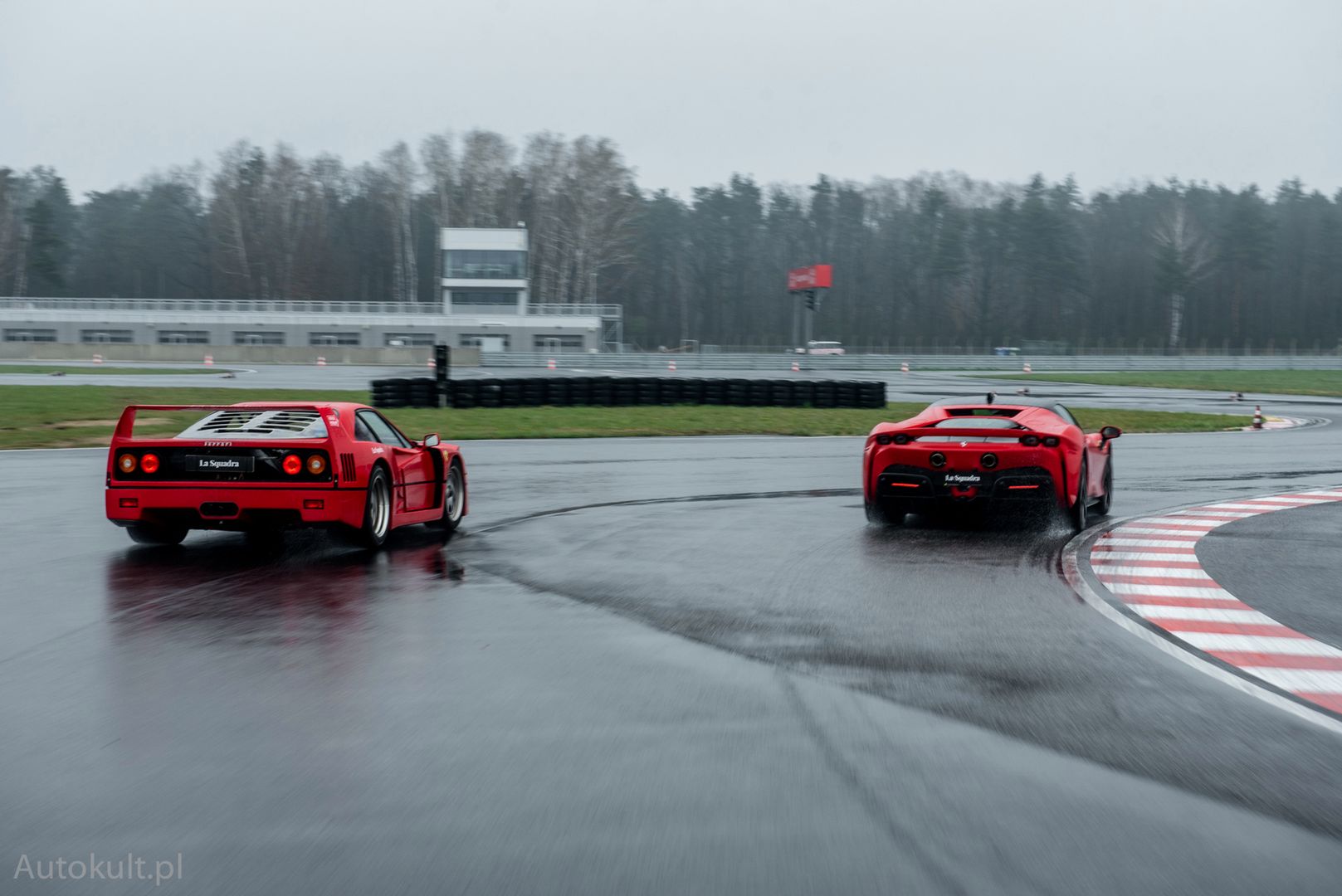 Ferrari SF90 Stradale (2021) vs Ferrari F40 (1990)