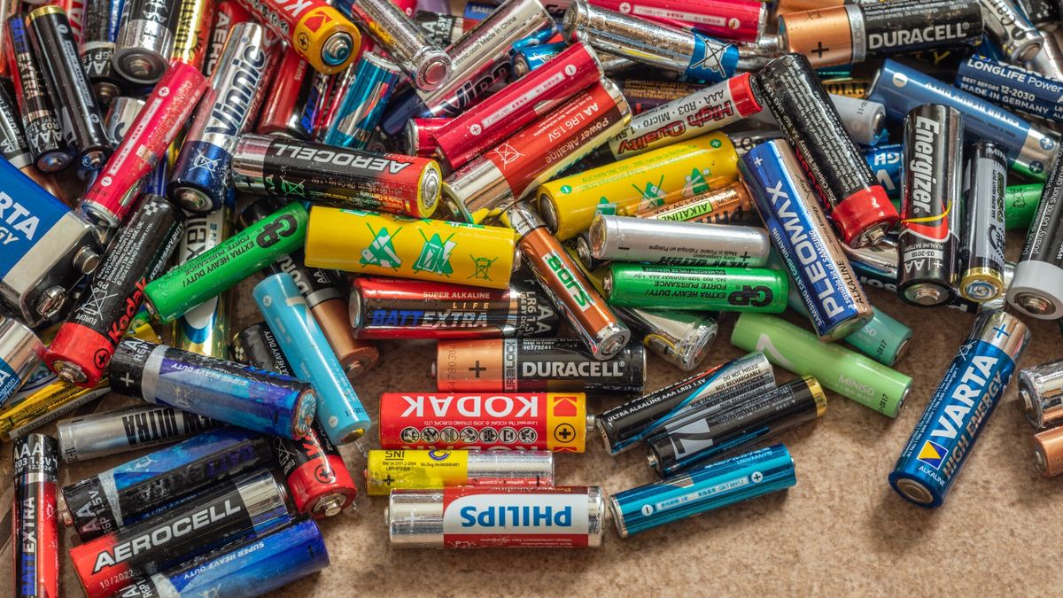 Zużyte bateria, tzw. paluszki. Naukowcy chcą odzyskiwać z nich