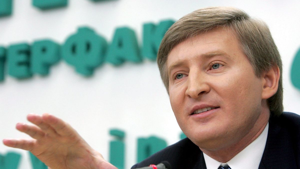 Najbogatszy Ukrainiec i czo�owy dzia�acz Partii Region�w, Rinat Achmetow Kij�w, Ukraina, 30.03.06. Najbogatszy Ukrainiec i czo�owy dzia�acz Partii Region�w, Rinat Achmetow podczas konferencji prasowej w Kijowie, 30 bm. Achmetow powiedzia�, �e koalicja Partii Region�w i Naszej Ukrainy jest mo�liwa. Zdaniem Achmetowa, sojusz dawnych wrog�w z czas�w "Pomara�czowej Rewolucji" Janukowycza i Juszczenki, kt�rych nazwiska kojarzone s� z tymi dwoma partiami, m�g�by pom�c rozwojowi ukrai�skiej gospodarki. (pmb)PAP/EPA/SERGEY DOLZHENKOSERGEY DOLZHENKO