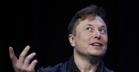 Przełomowy moment! Tesla będzie sprzedawać auta za bitcoiny