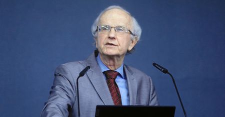 Prof. Grzegorz W. Kołodko: Gospodarka pędzi na ścianę. Jest jeszcze czas, żeby zmienić kierunek [OPINIA]