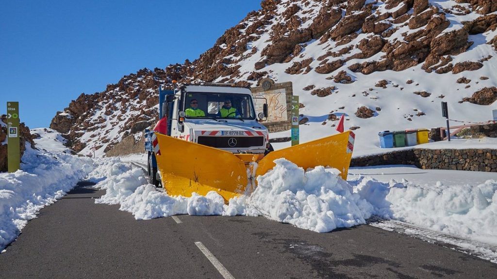 Opady śniegu na Teneryfie sparaliżowały ruch na wyspie