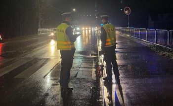 Kościerzyna. Samochód potrącił dwoje 17-latków