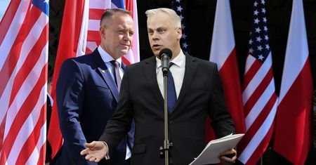 100 tys. dolarów za spotkanie z Nawrockim? Pałac oskarża rząd