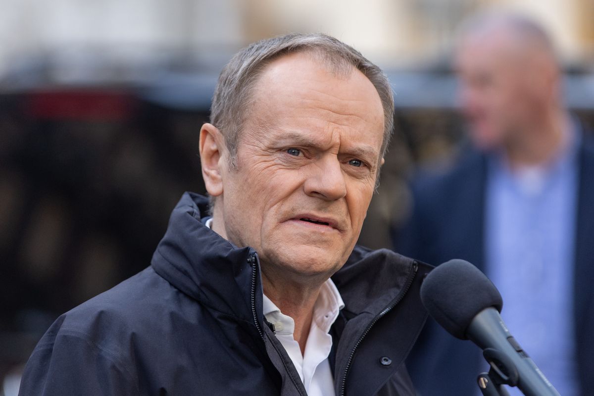 Donald Tusk podczas konferencji prasowej, przed otwartym spotkaniem z wyborcami w woj. śląskim