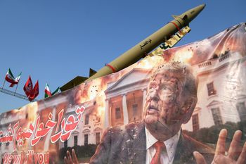 Ceny ropy naftowej spadają. Trump wstrzymał atak na Iran