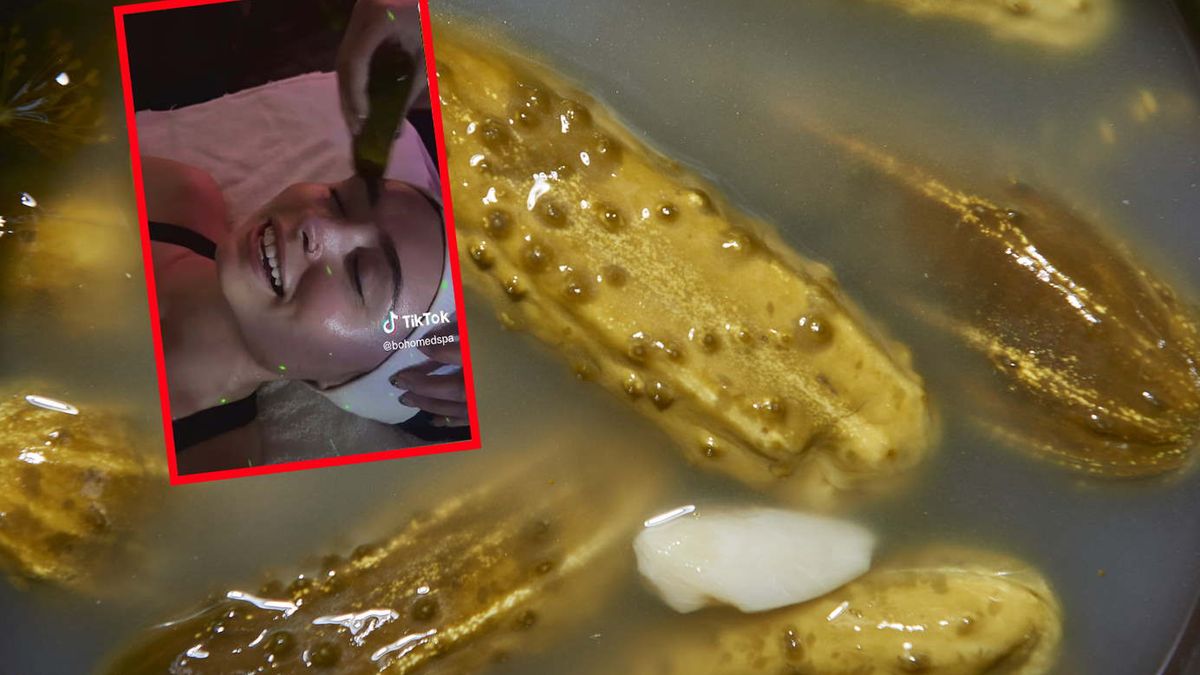 Ogórki kiszone poprawią urodę? Dziwny trik robi furorę na tiktoku