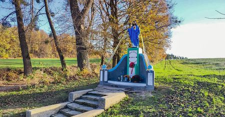Mieszkańcy Grabionnej odnowili figurę Jezusa