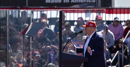 "Republika bananowa". Trump przestrzega przed Harris