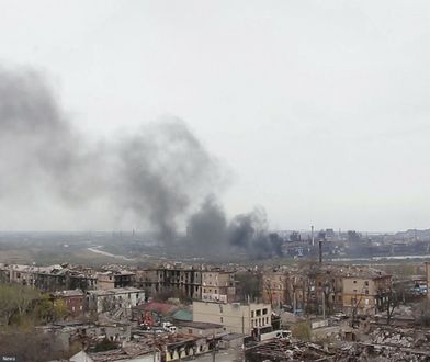 Na Azowstal lecą bomby. "Społeczność międzynarodowa skazała ich na zagładę"