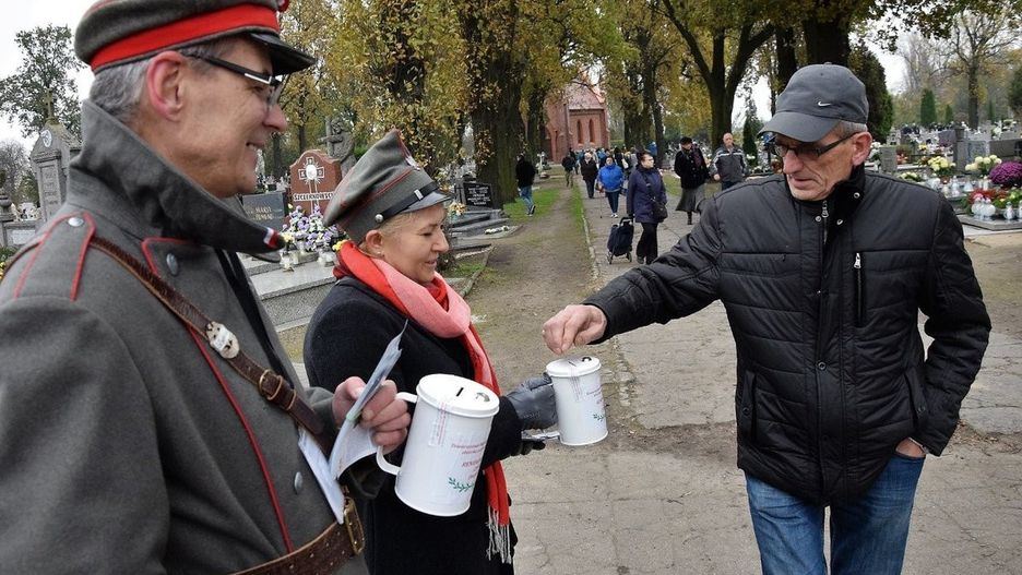 Kwesta TMMI na inowrocławskich cmentarzach. Wszystkich Świętych 2017