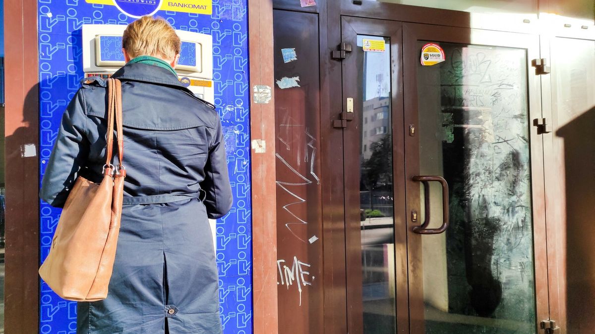 reporter_baza_2022-12
07.12.2022 Lodz. Wyplata z bankomatu Euronetu. Fot. Piotr Kamionka/REPORTER
Piotr Kamionka/REPORTER