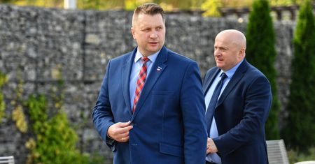 Przemysław Czarnek zakażony koronawirusem. Zdradził, jak się czuje