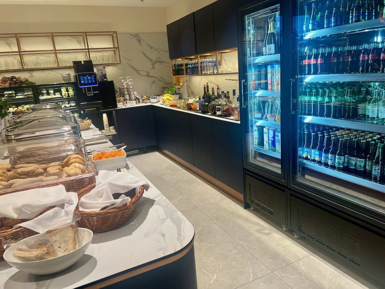 Część gastronomiczna saloniku Executive w Polonezie