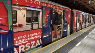 Warszawa: Świąteczny pociąg metra uszkodzony dzień po premierze