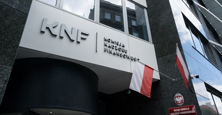 KNF wysyła pisma do banków. Pekao i mBank mają nie wypłacać dywidendy