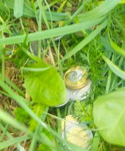 Warszawa. Skok na myjnię. Zamaskowani złodzieje uciekli, gubiąc drobniaki z automatu