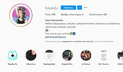 Influencerka Kayaszu reklamowała rajstopy w drodze na pogrzeb ojca. „Świadoma strategia”