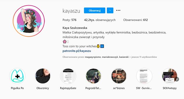 Influencerka Kayaszu reklamowała rajstopy w drodze na pogrzeb ojca. „Świadoma strategia”