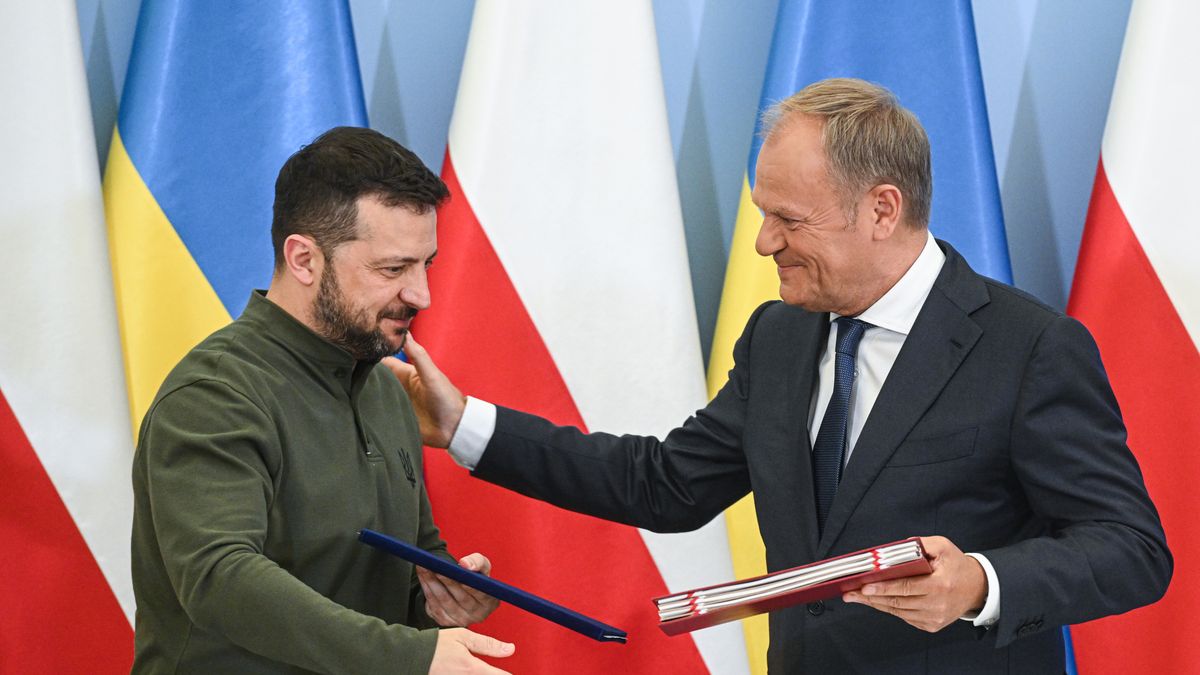 WARSAW, POLAND - JULY 08: Poland's Prime Minister, Donald Tusk and the president of Ukraine, Volodymyr Zelenskyy sign a cooperation agreement on the security field  prior to a press conference  at the Chancellery of the Prime Minister on July 08, 2024 in Warsaw, Poland. Ukrainian President visit to Warsaw, comes a day before of the NATO summit in the US as he seeks to secure more support and aid in the War against Russia. (Photo by Omar Marques/Anadolu via Getty Images)