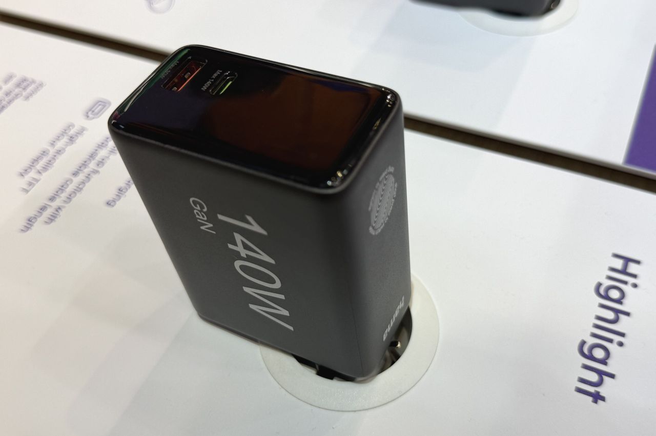 Hama na IFA 2026 - Hama Roll-Up Charger - zasilacz z rozwijanym przewodem USB-C
