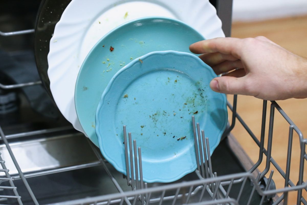 Obowiązują zasady, jeśli chodzi o układanie naczyń w zmywarce