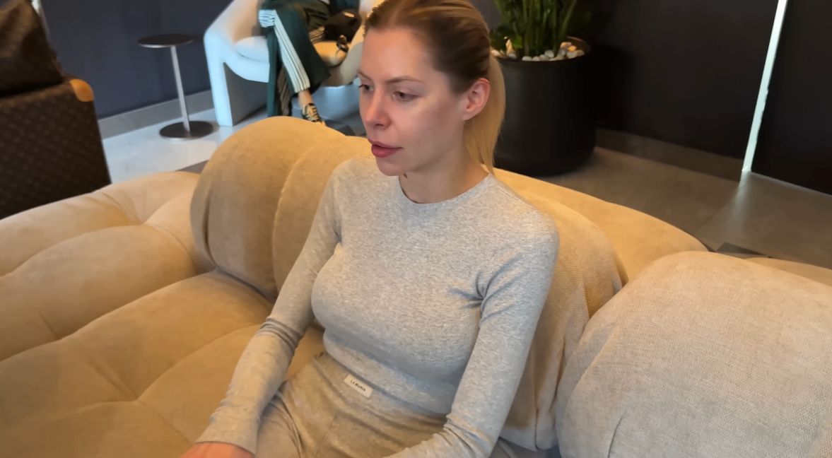 Julia von Stein podczas operacji plastycznej