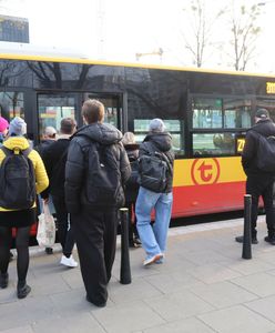 Zakaz siedzenia w ten sposób w autobusach. Kontrolerzy ruszą do akcji