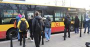 Zakaz siedzenia w ten sposób w autobusach. Kontrolerzy ruszą do akcji